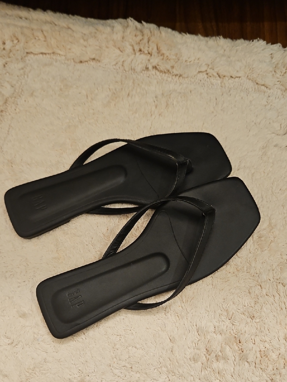 Black Square-Toe Flip Flop Sandals - Women 8 WOMEN'S